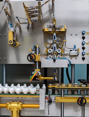 进口化妆品贴标签机 圆瓶全自动贴标签机维修