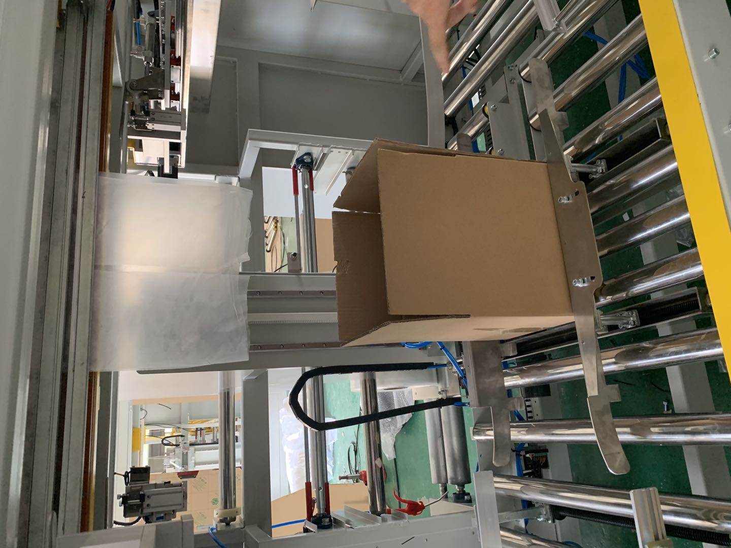 耐腐蚀套袋机维修-丝锭套袋机保养